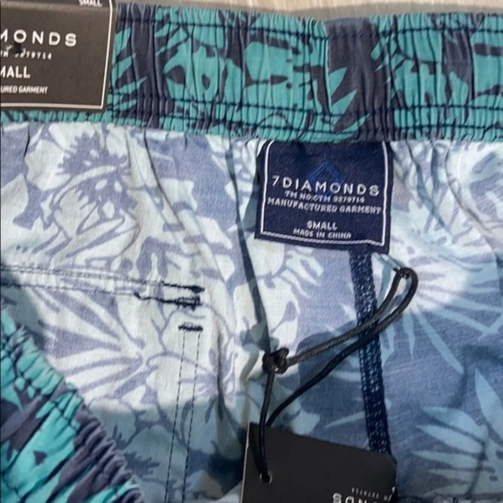 7 Diamonds pull on casual Hawaiian print shorts - Picture 5 of 5